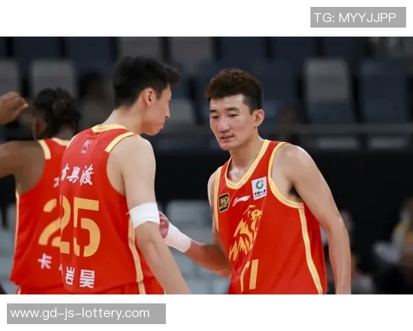 对抗广东三大锋线不落下风胡金秋的进步清晰可见 对抗广东三大锋线不落下风胡金秋的进步清晰可见