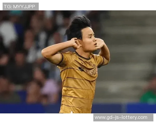 西媒：带伤参加国家队友谊赛，久保建英脚踝问题出现反复