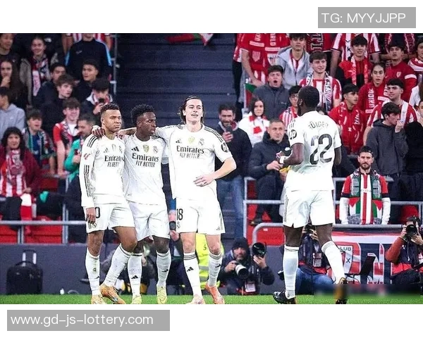 龙赛罗:阿隆索曾说皇马要踢摇滚足球,现在既不摇滚也无节奏